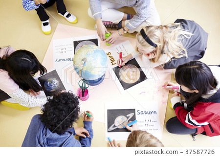 Elementary school group work Elementary school group work 37587726