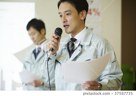 Businessman conference 37587735