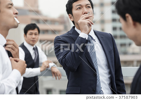 Businessman break 37587903