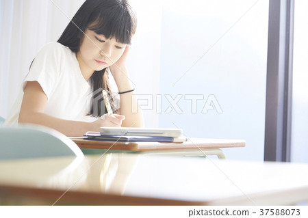 Schoolchild classroom girl 37588073