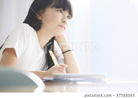小學生教室女孩 小學生教室女孩 37588085