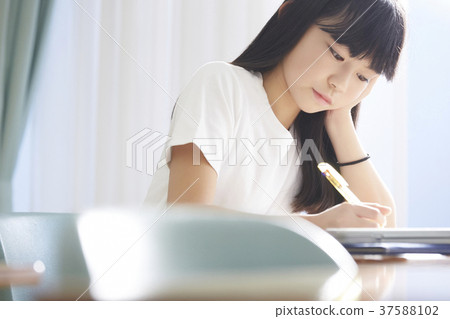 小學生教室女孩 小學生教室女孩 37588102