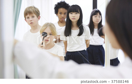 小學生體檢視力檢查 37588146