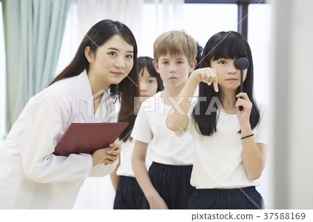 小學生體檢視力檢查 37588169