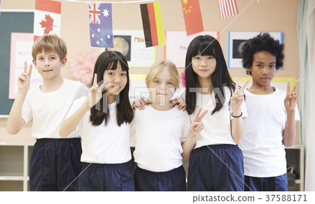 國際學校同學肖像 37588171