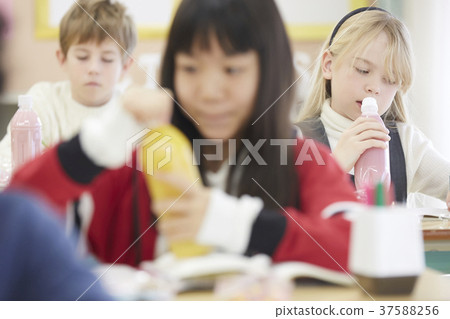 International school class scene 37588256