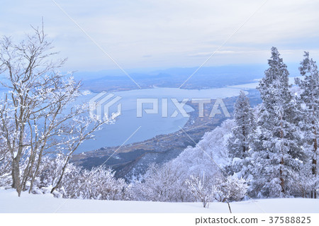 從琵琶湖谷看到的冰和琵琶湖 從琵琶湖谷看到的冰和琵琶湖 37588825