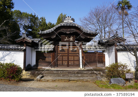 Aiyama Matsudaira tomb where the last Tsuyama lord Matsudaira Keirin was buried in Shinto: 37589194