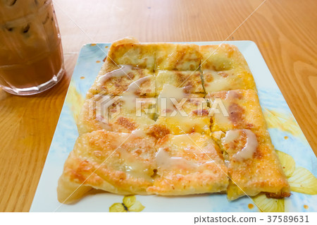 Banana pancakes Banana pancakes 37589631