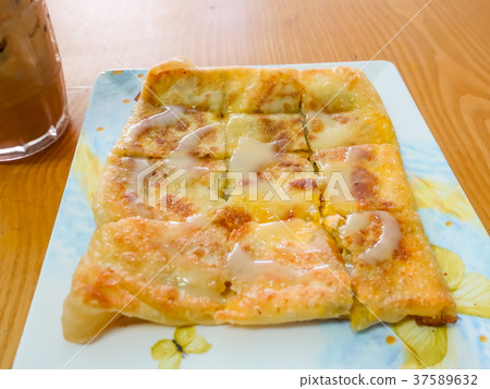 Banana pancakes Banana pancakes 37589632