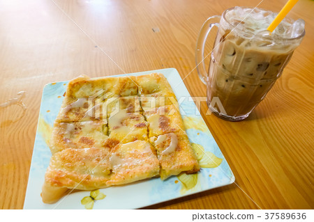 Banana pancakes Banana pancakes 37589636