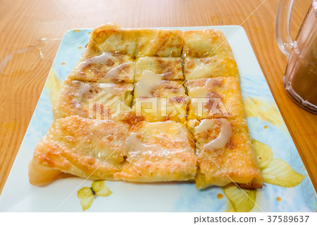 Banana pancakes Banana pancakes 37589637
