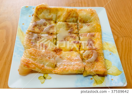 Banana pancakes 37589642