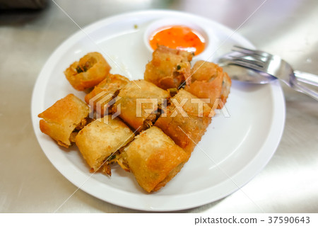 Spring roll Spring roll 37590643