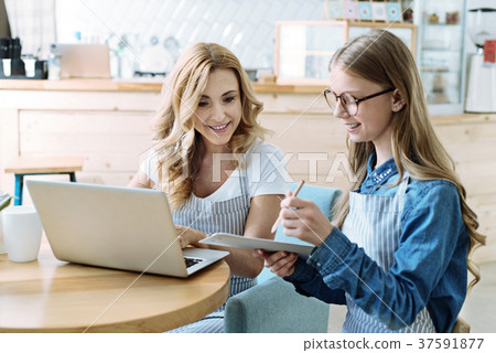 Attentive mother listening to her daughter 37591877