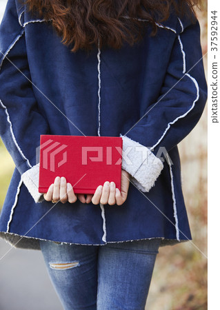 Young woman Young woman 37592944