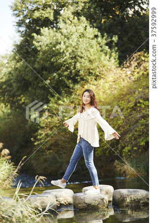 Young woman Young woman 37592999