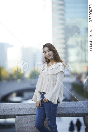 Young woman Young woman 37593076