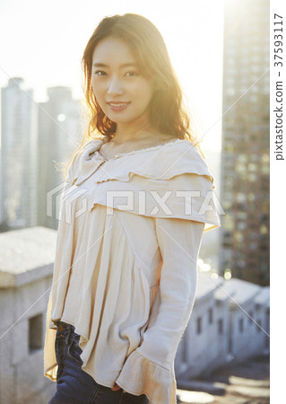 Young woman Young woman 37593117