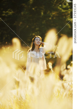 Young woman Young woman 37593145