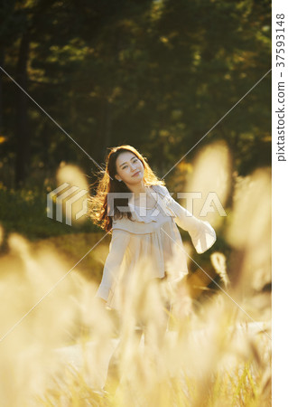 Young woman Young woman 37593148