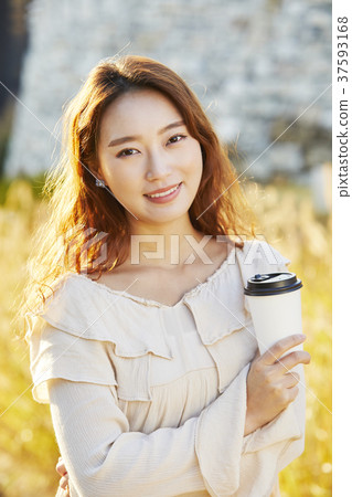 Young woman Young woman 37593168