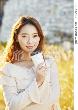 Young woman Young woman 37593169