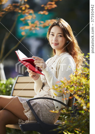 Young woman Young woman 37593442