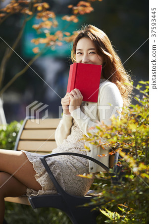 Young woman Young woman 37593445