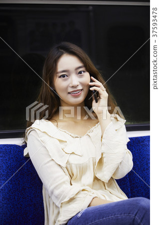 年輕的女人 年輕的女人 37593478