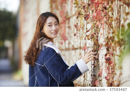 Young woman Young woman 37593487