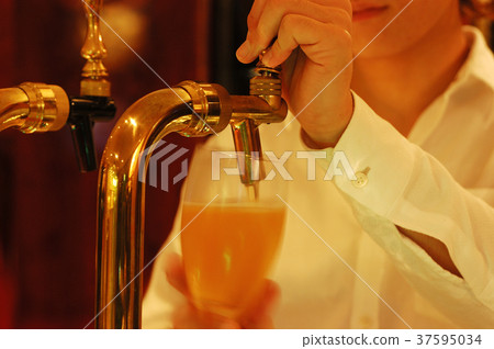 Beer server Beer server 37595034