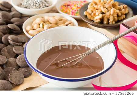 Chocolate hot water, preparation for Valentine's Day, handmade chocolate, melt 37595266