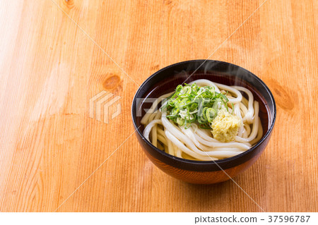 Udon noodles 37596787