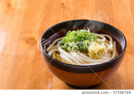 Udon noodles 37596789