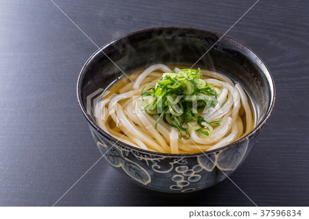 Udon noodles 37596834