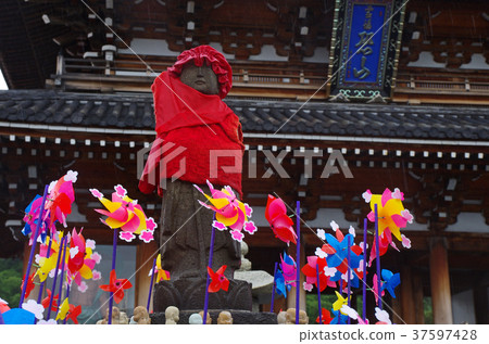 雨的神聖之地 雨的神聖之地 37597428