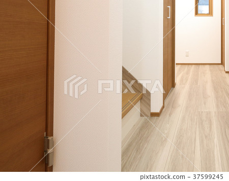 新房一樓走廊 37599245