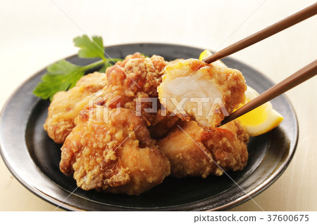  Deep-fried chicken 37600675