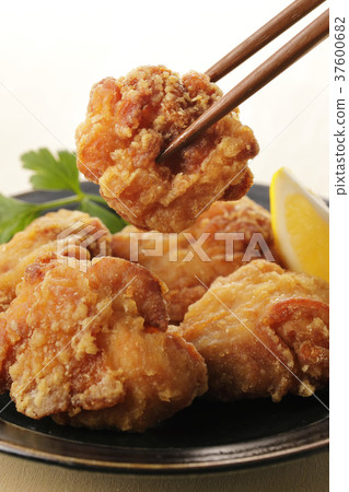 Deep-fried chicken Deep-fried chicken 37600682