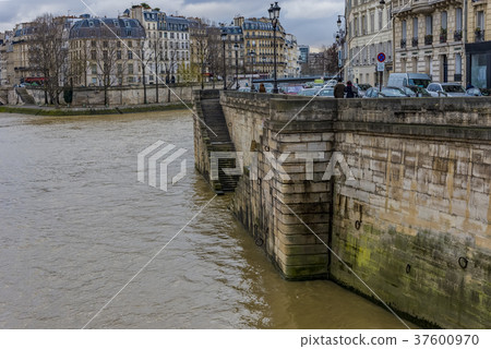 river Seine Paris step. Beautiful autumn in Paris. river Seine Paris step. Beautiful autumn in Paris. 37600970