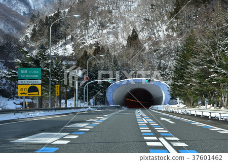 Kanetsu Expressway, entrance to the Kanetsu Tunnel on the Minakami Town side 37601462