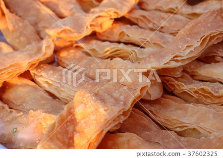 crispy roti in street food 37602325