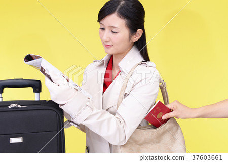 一個女人被偷了 一個女人被偷了 37603661