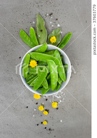 Composition of peas pods decorated with flowers Composition of peas pods decorated with flowers 37603779