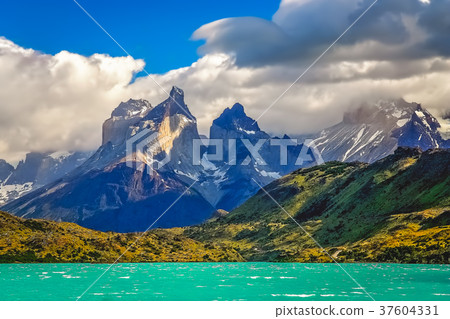 Cuernos Del Paine 37604331