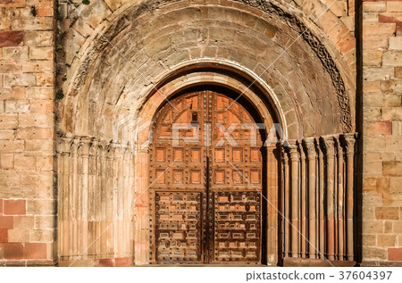 Massive doors to the Siguenza Cathedral Massive doors to the Siguenza Cathedral 37604397