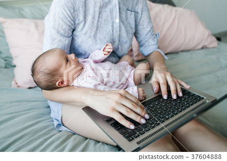 lifestyle of modern business mom lifestyle of modern business mom 37604888