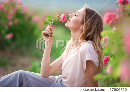 Beautiful young girl is wearing casual clothes Beautiful young girl is wearing casual clothes 37606750