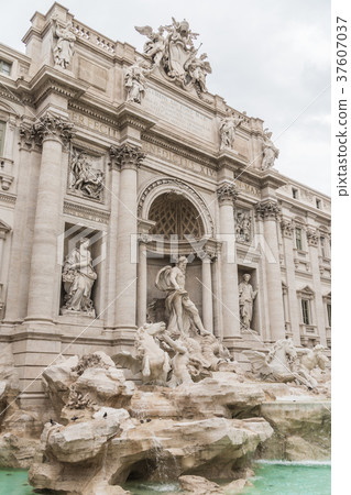 Trevi fountain in Rome 37607037